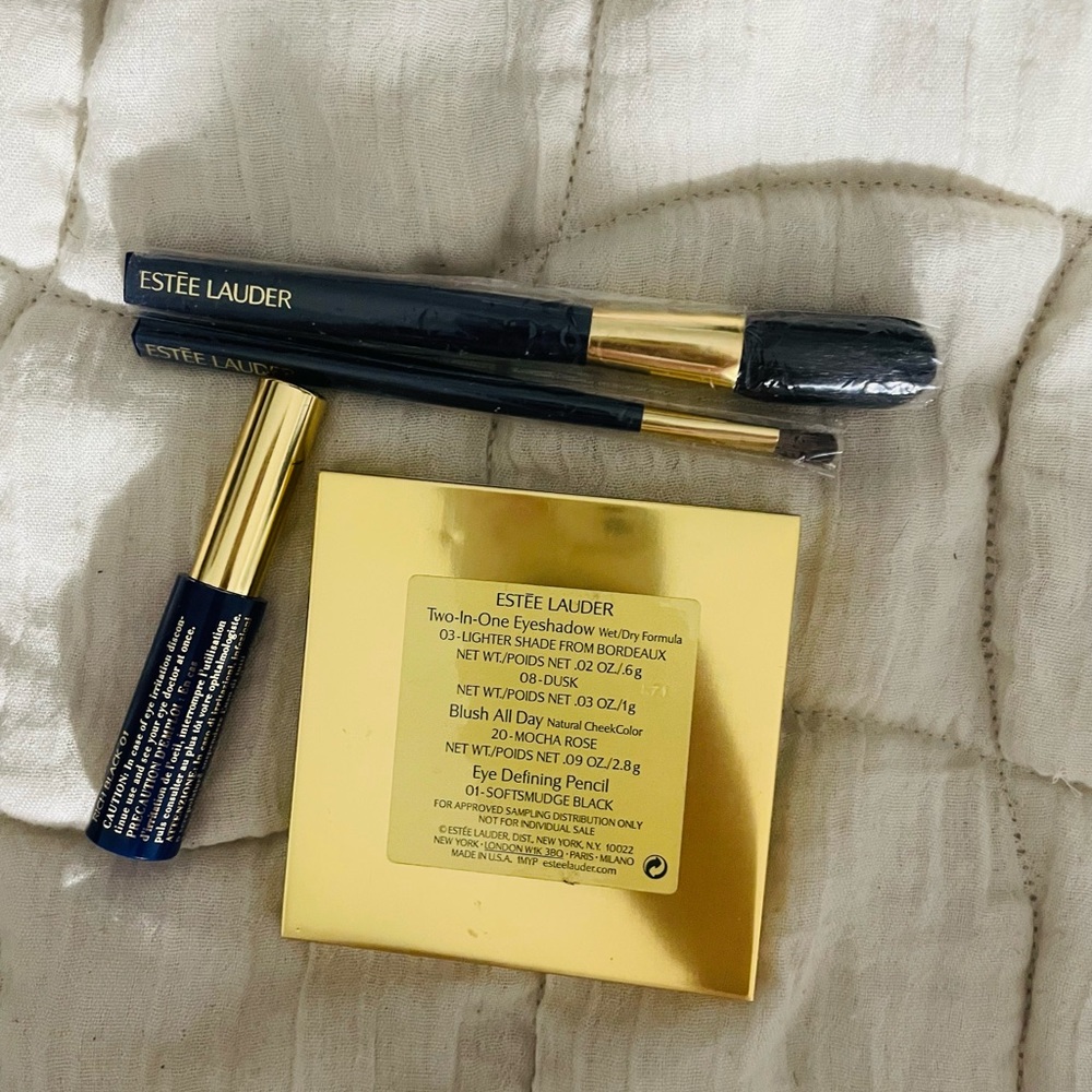 Estée Lauder two in one eyeshadow wet/dry formula sample - Picture 3 of 3